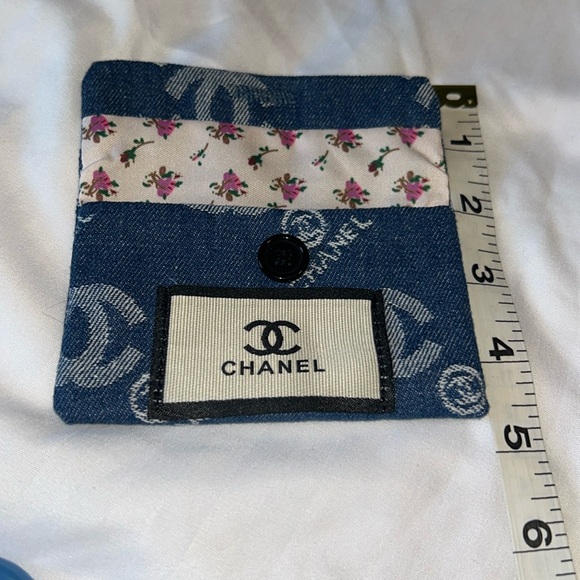 CHANEL Blue Travel Comb And Button Close Denium Pouch Set - Picture 6 of 15